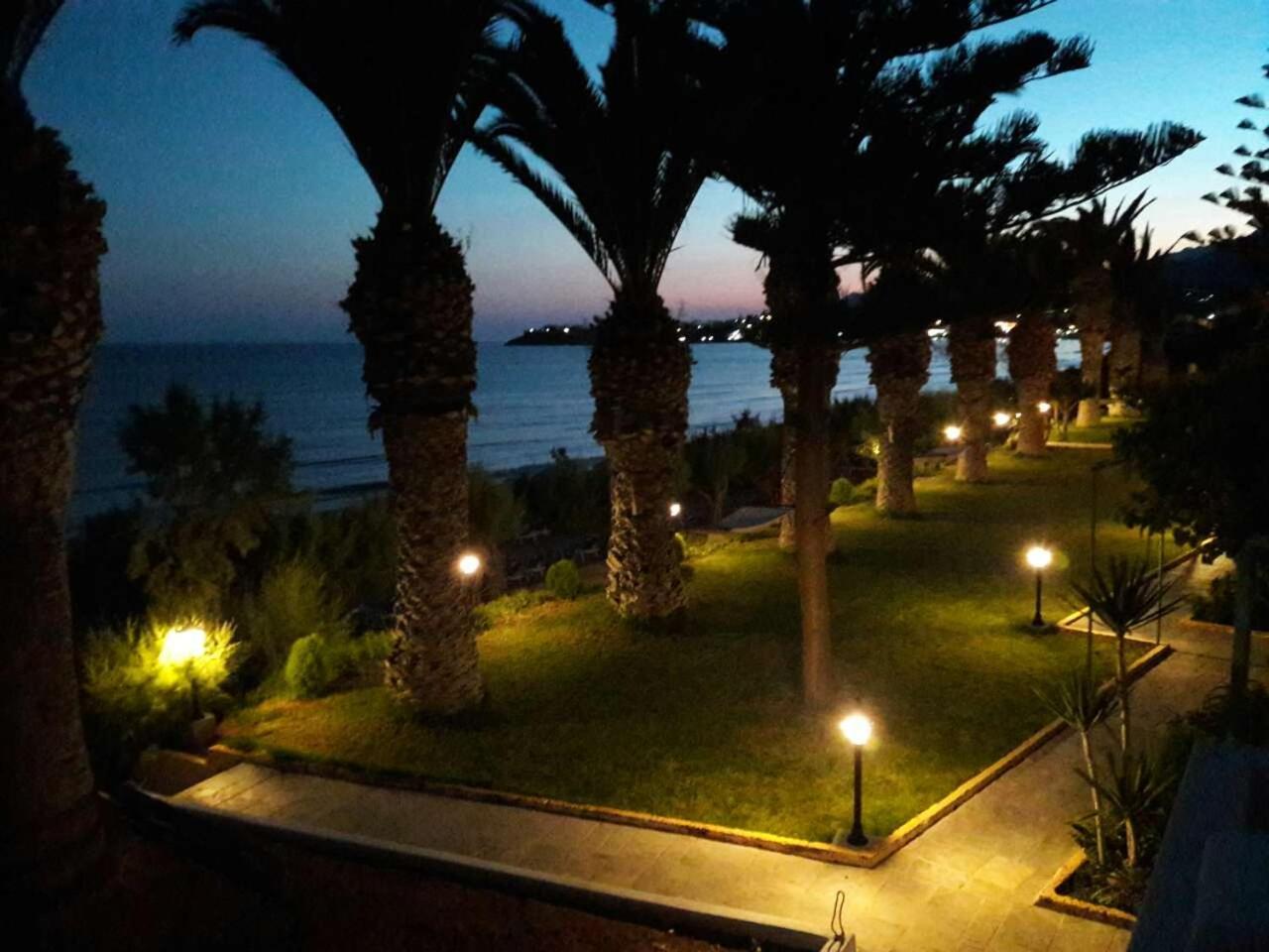 Blue Ocean Apartments Makrýgialos Buitenkant foto