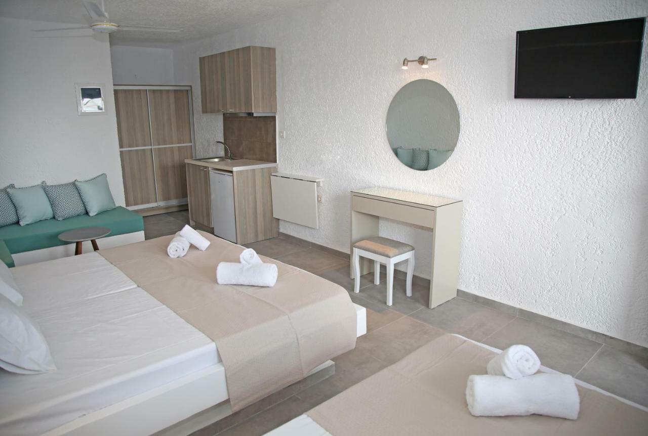 Blue Ocean Apartments Makrýgialos Buitenkant foto