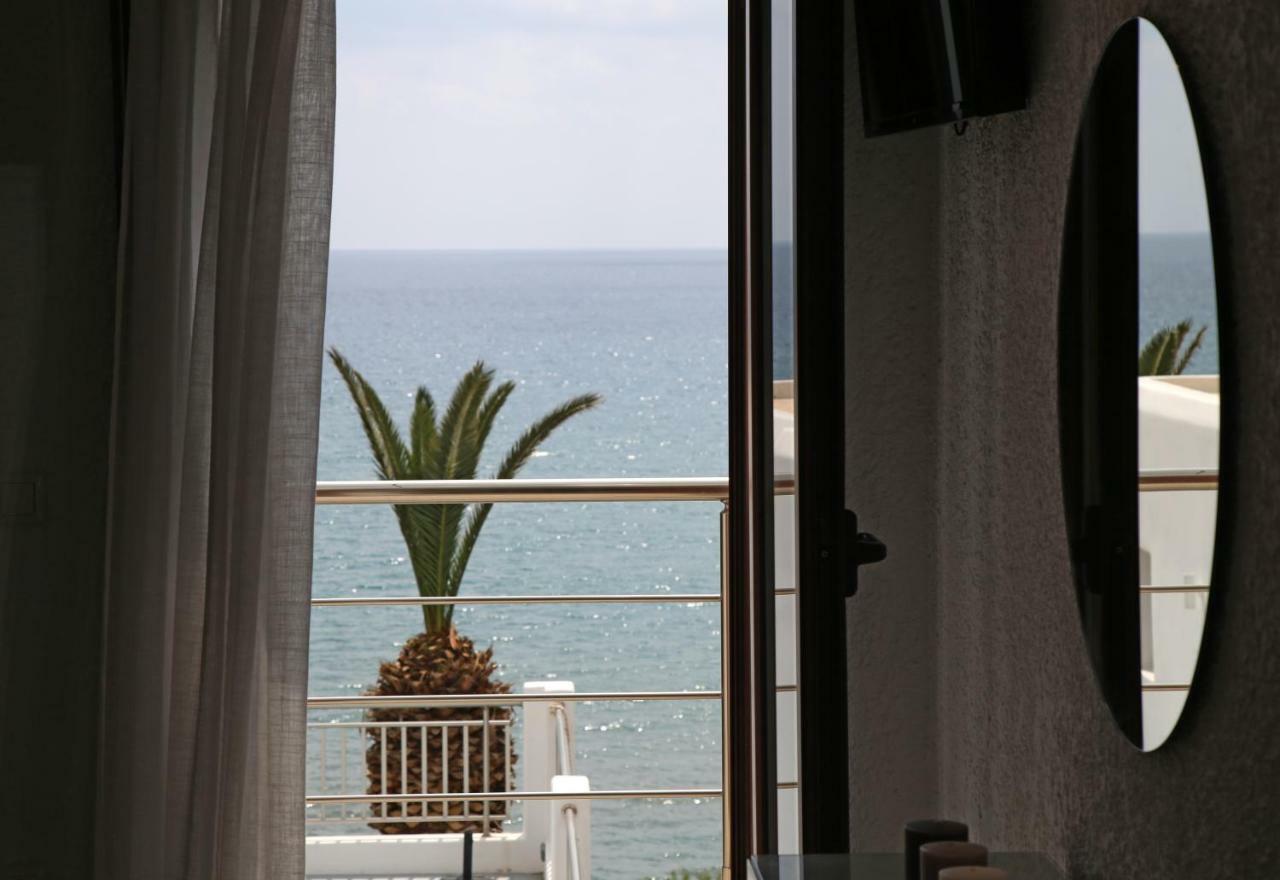 Blue Ocean Apartments Makrýgialos Buitenkant foto