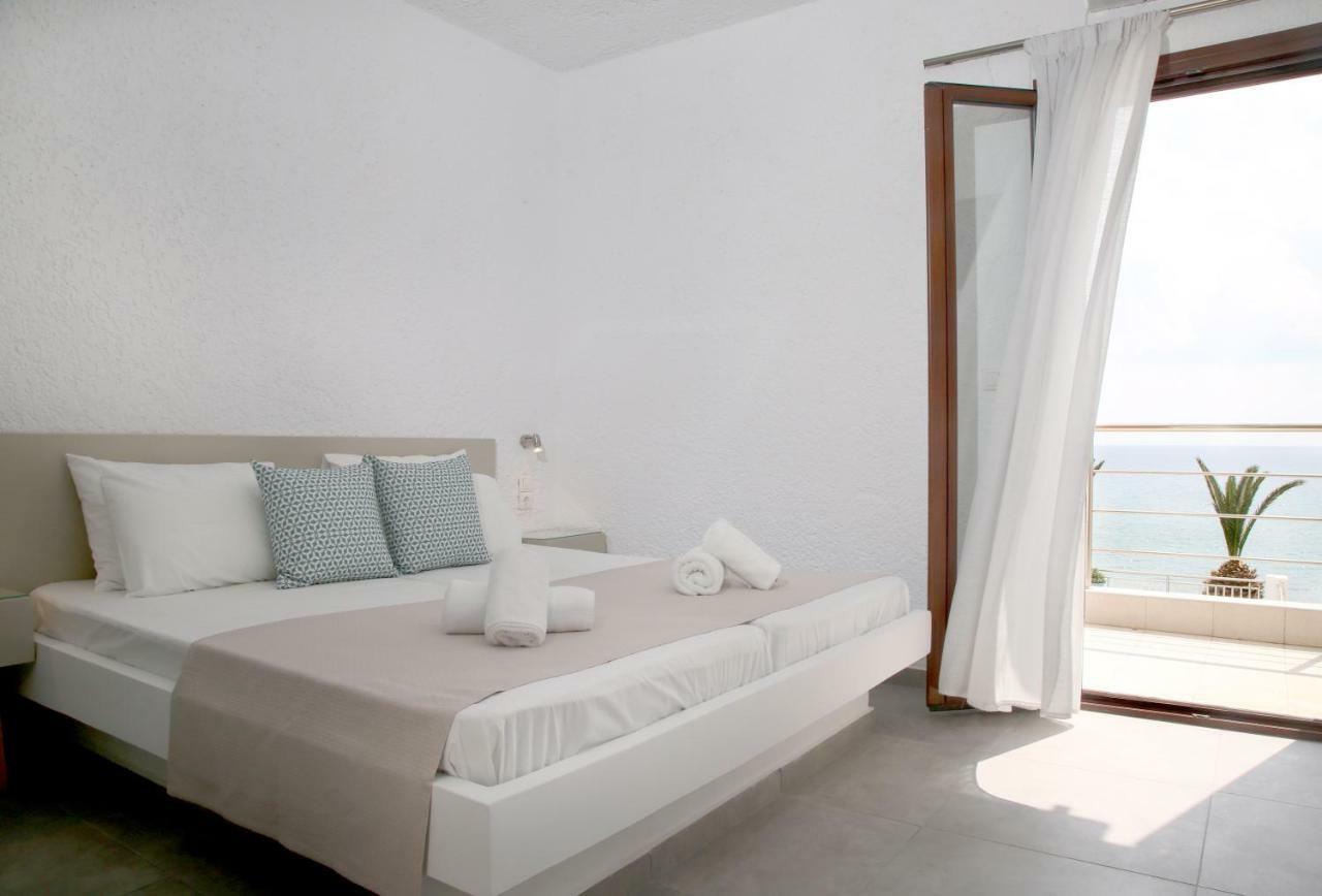 Blue Ocean Apartments Makrýgialos Buitenkant foto