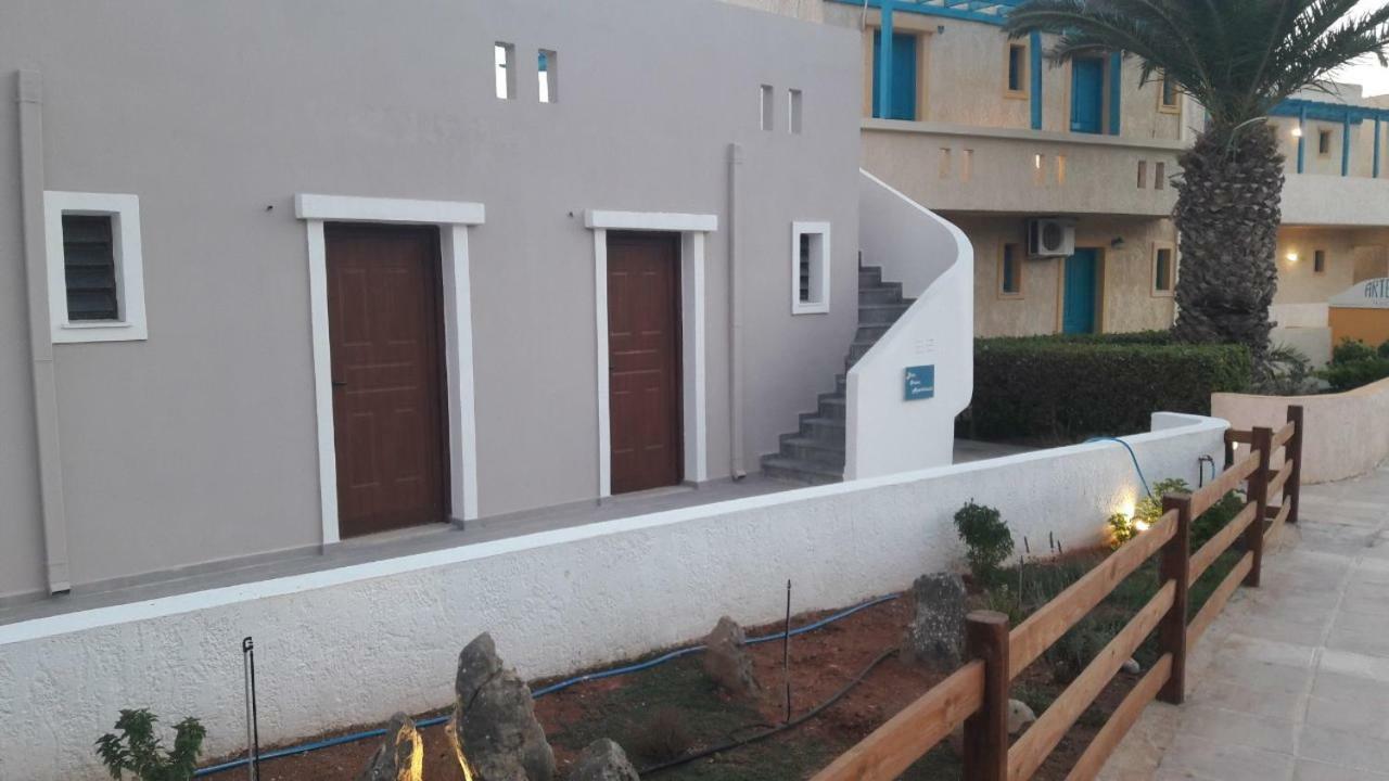 Blue Ocean Apartments Makrýgialos Buitenkant foto